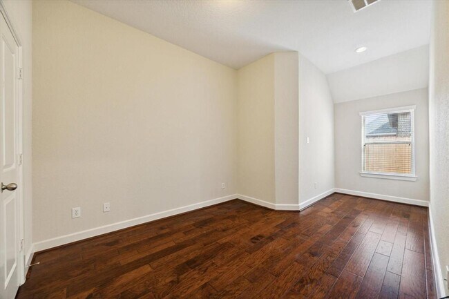 Building Photo - 910 Floriencia St