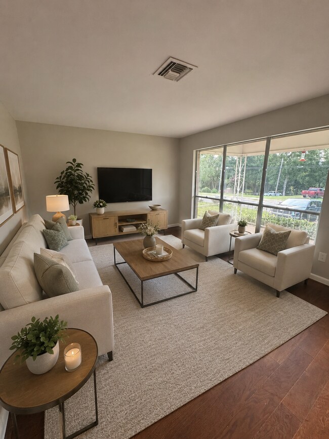 Building Photo - Updated 3 bed/2 bath with Carport