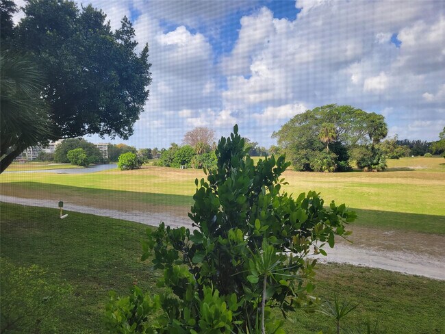 Building Photo - 2671 S Course Dr