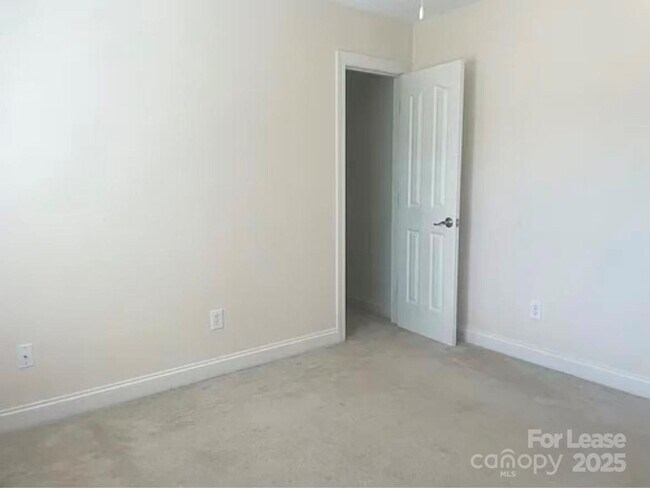 Building Photo - 14843 Middlesborough Dr