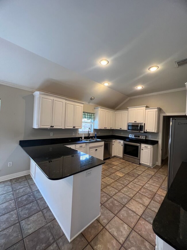 Building Photo - ELEGANT HOME IN NORTH BOSSIER'S ROSEDALE P...