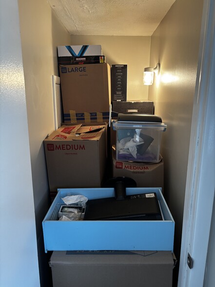 Storage closet - 114 N Harrison Rd