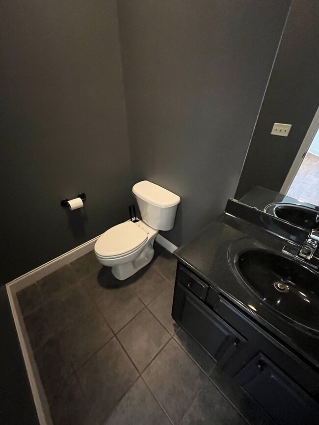 Building Photo - Stunning 3 Bed 3 Bath Home