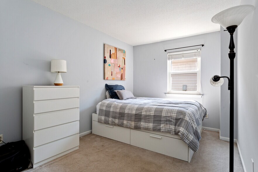Building Photo - 2305 Breakers Ct