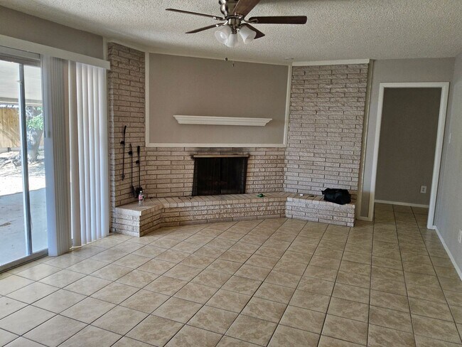 Building Photo - 3 Bedroom 2 Bath Home for Rent