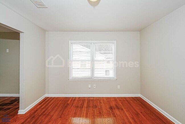 Building Photo - Ready to love where you live? 3 Bed 1 Bath Home Ready for You!