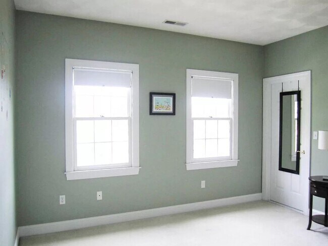 Building Photo - Spectacular 4 bedroom, 4,500 sq ft Single ...