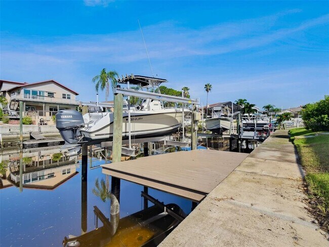 Building Photo - 6241 Bayside Dr
