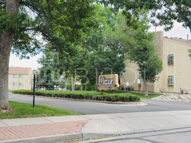 Building Photo - Beautiful 2 Bed, 2 Bath