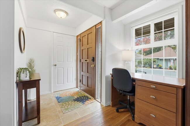 Building Photo - 5330 SW Mayfair Ct