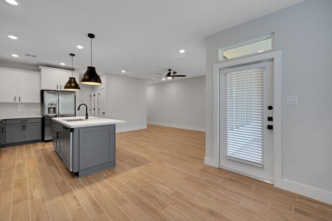 Building Photo - 13651 Giovannis Gdn