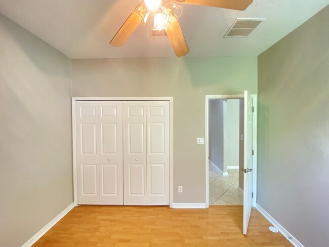 Building Photo - Spacious 4/3 Single Family Home!!