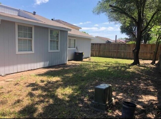 Building Photo - 1811 Crosscoach Ln