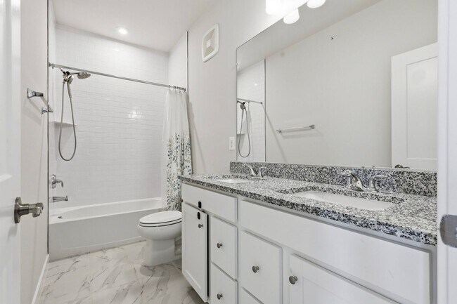 Building Photo - ***Coming Soon*** Stunning and Sun-filled 3 Bed 2.5 Bath Condo In Village At Manassas Park Condo