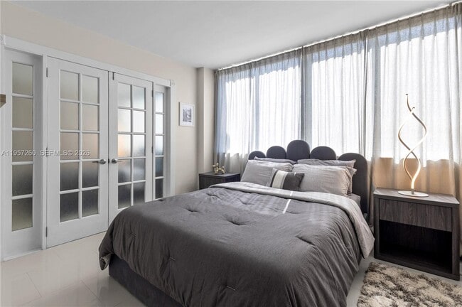 Building Photo - 1345 Lincoln Rd