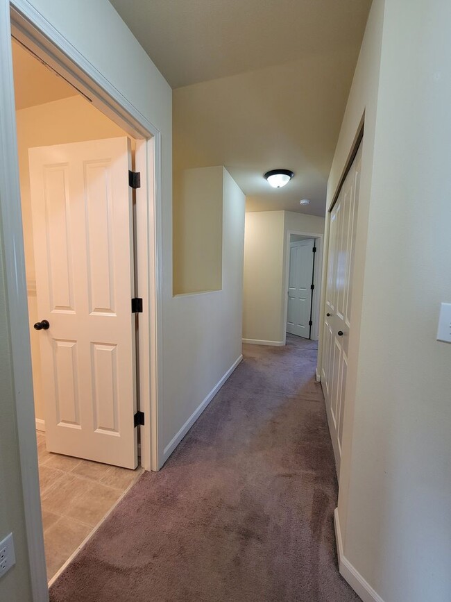 Building Photo - Spacious 3 Bedroom Home in Silverdale!