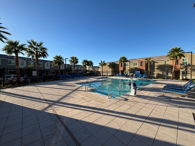 Building Photo - Beautiful 3Bed/3Bath Townhome located in Enterprise/Southern Highlands–Southwest Henderson border...