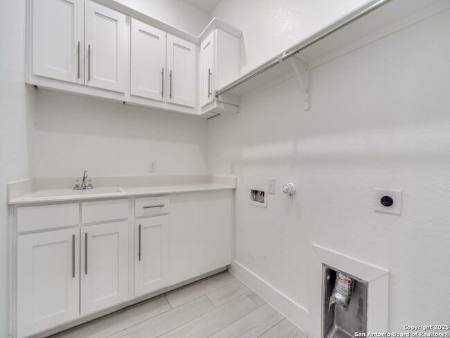 Building Photo - 122 Wildrose Hill Dr