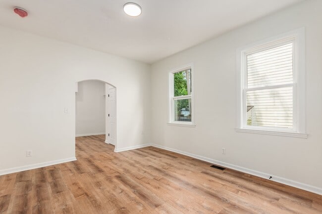 Building Photo - 865 Old Leonard Ave