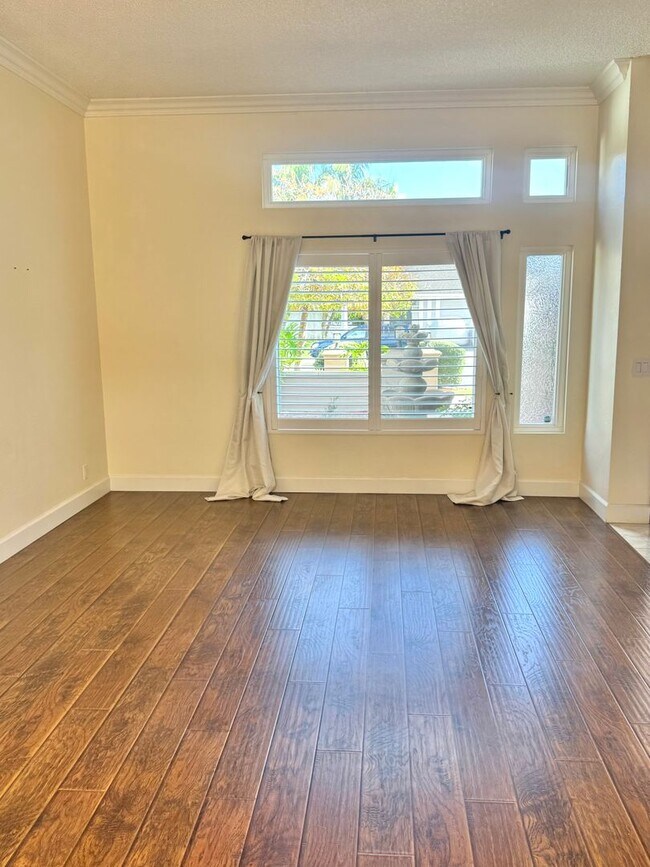 Building Photo - Rare opportunity spacious remodeled Camarillo Home on cul-de-sac with Electricity included!
