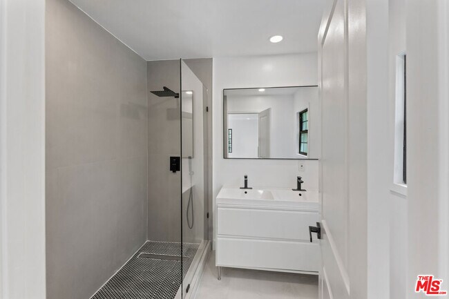 Building Photo - 1800 Benedict Canyon Drive