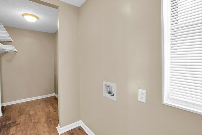 Building Photo - 2222 Bacon Park Dr