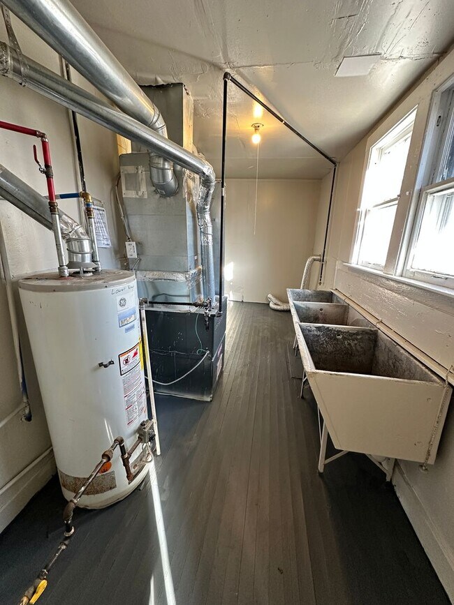 Building Photo - Spacious Single Family Home Ready for Rent in Great Neighborhood