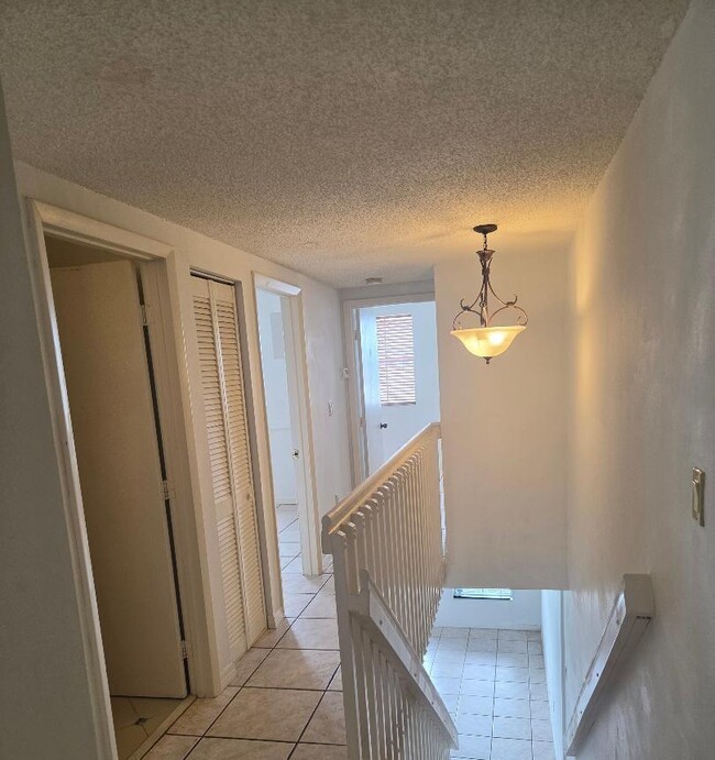 Building Photo - 9187 Fontainebleau Blvd