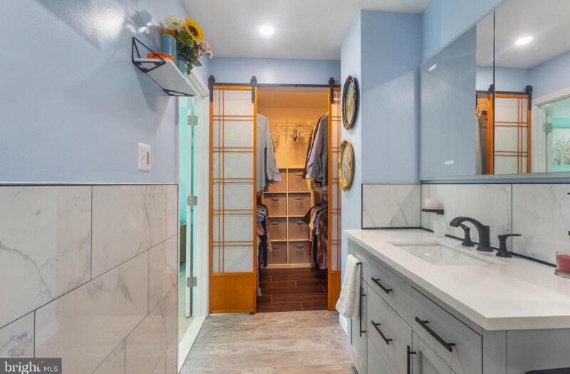 Building Photo - 10320 Faire Commons Ct