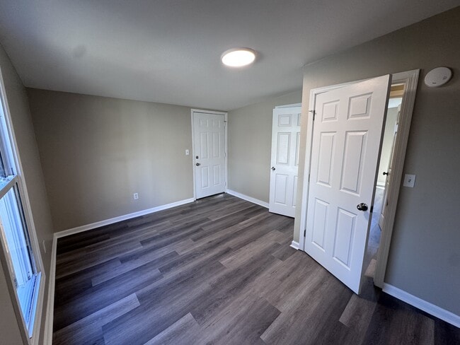 Building Photo - 1230 Vim Dr