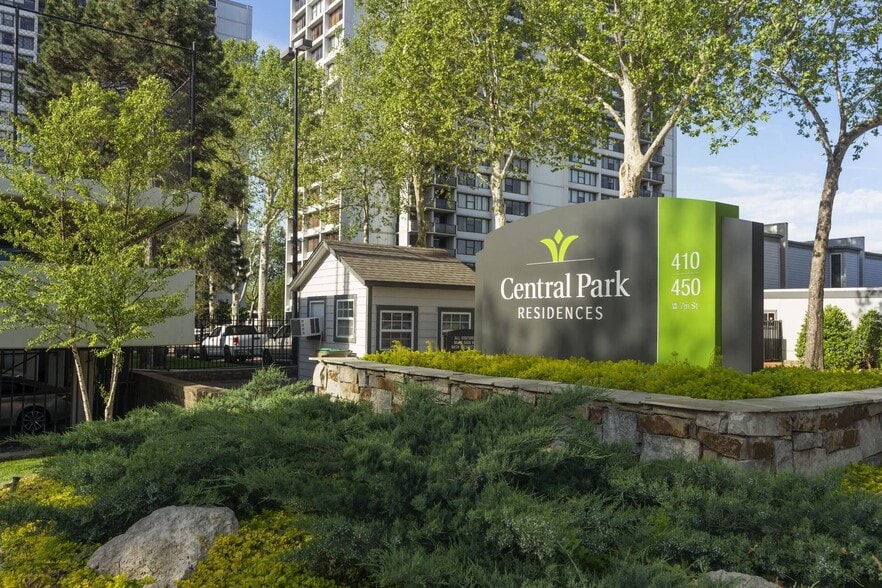 Building Photo - 450 W 7th St