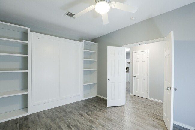 Building Photo - Inviting 4/BR 2/BA Home with Open Layout and Natural Light