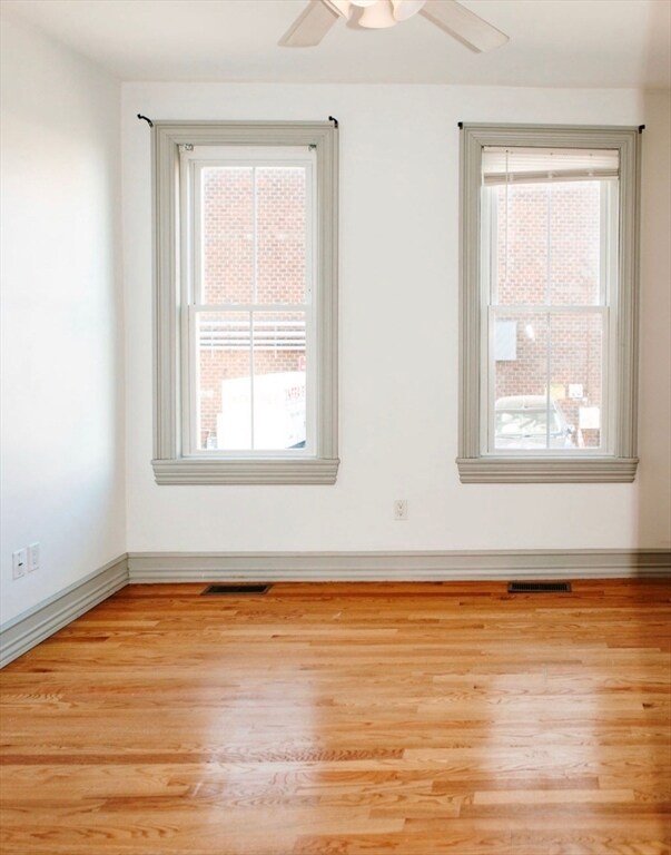 Building Photo - 643 E 5th St