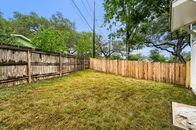 Building Photo - 3204 Overcup Oak Dr