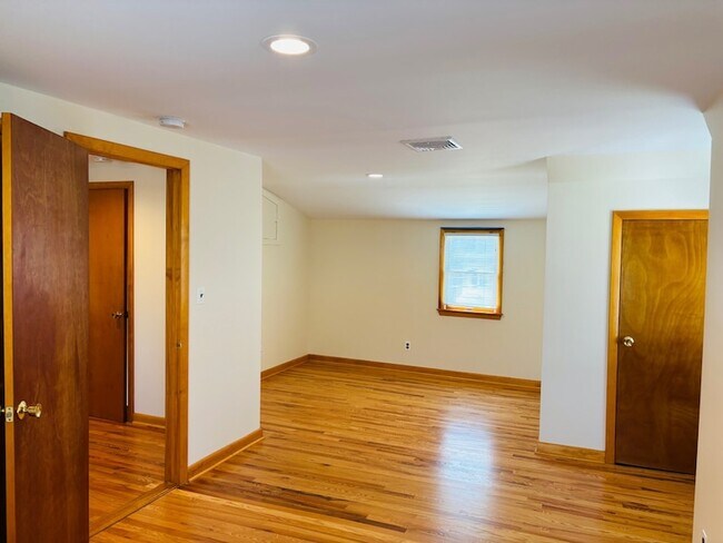 Building Photo - 20 Union Ave