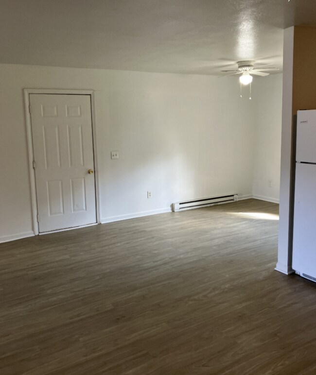 Building Photo - 3 Bedroom Home for rent in Newton, IA