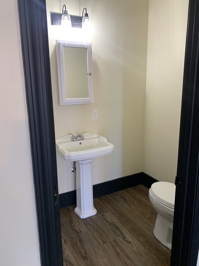 Building Photo - 103 S Main St