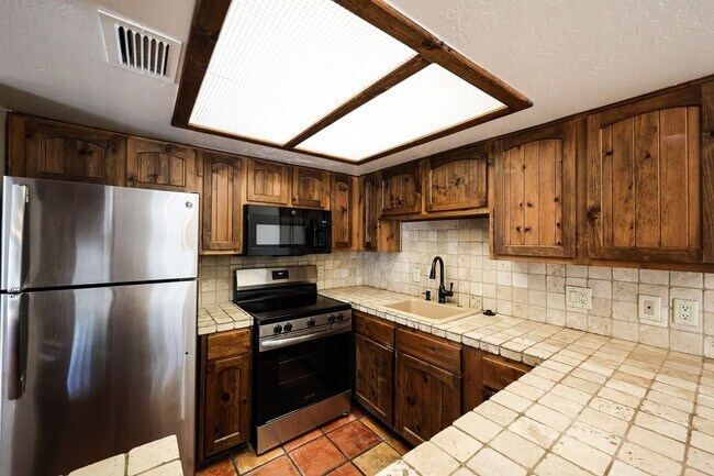 Building Photo - Great Downtown Scottsdale Location!