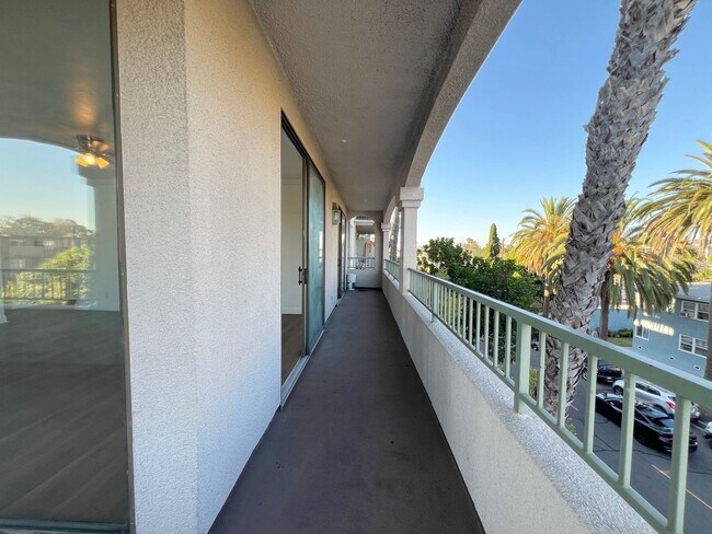 Building Photo - LB0555