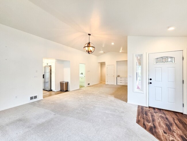 Building Photo - Modern 3BD 2BA Rambler