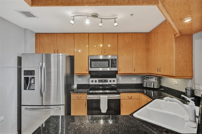 Building Photo - 801 Brickell Key Blvd
