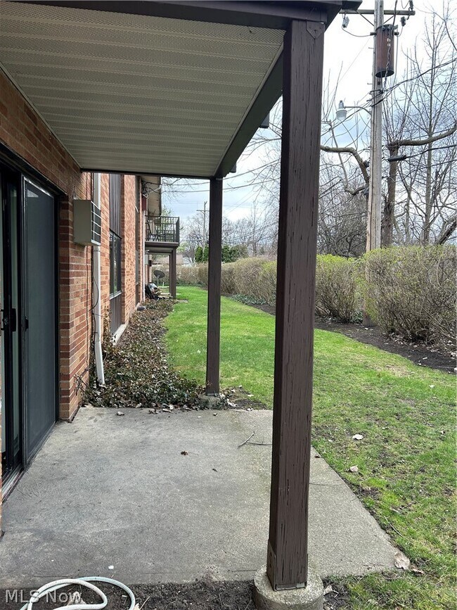 Building Photo - 23875 David Dr