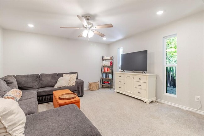 Building Photo - 6915 10 Oaks Cir