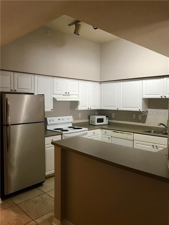 Building Photo - 402 S Armenia Ave