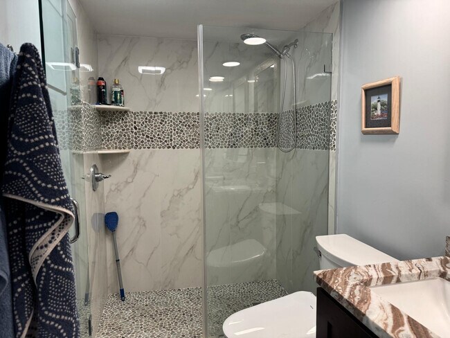 Building Photo - 3510 Oaks Way