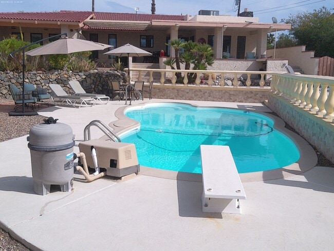 Building Photo - Entertainers Delight Beautiful Pool home Available May 12 to Sept 15, 2026