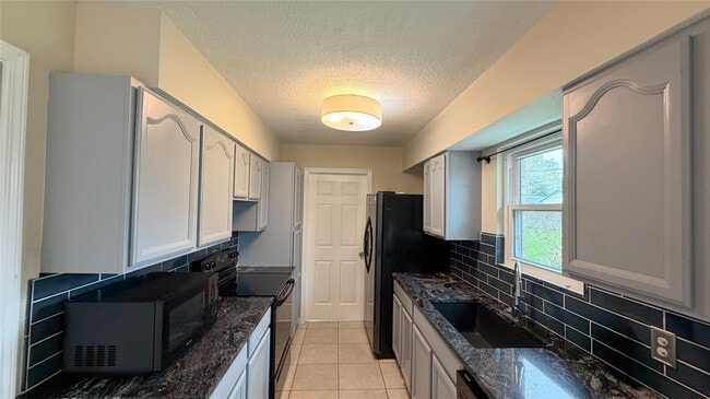 Building Photo - 1808 Dolphin Dr