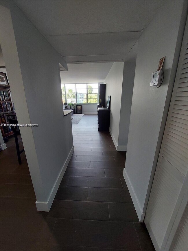 Building Photo - 2741 Taft St