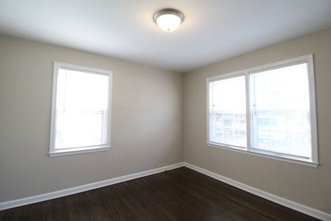 Building Photo - March FREE On This 1 Bedroom 1 Bath Duplex in Navy Hill Area in Olathe