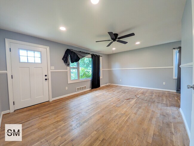 Building Photo - 6722 Fairwood Rd